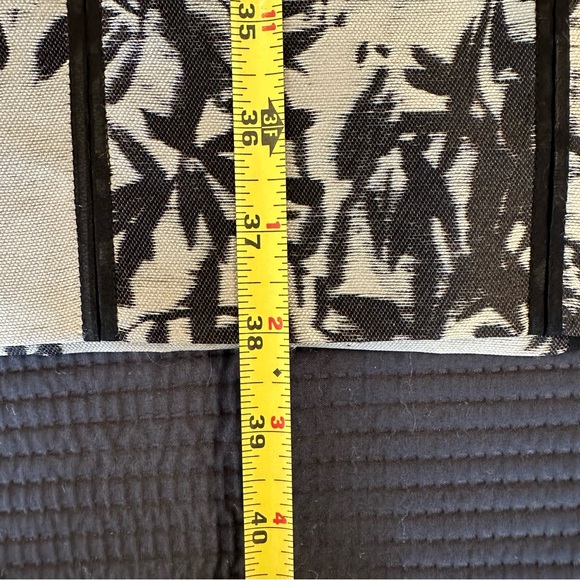 J. Mendel structured dress on Sophia Bush 4 silver/black bamboo - Picture 11 of 11